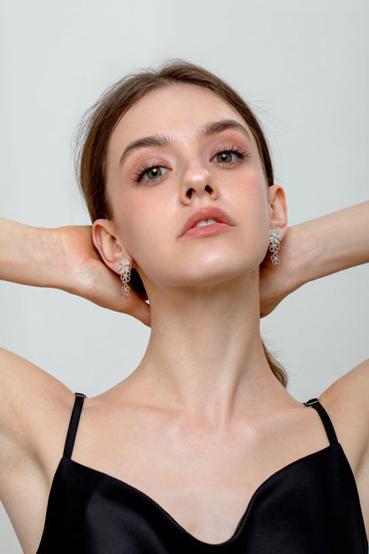 Minimalist 3-Flower Necklace | Cubic Zirconia Details